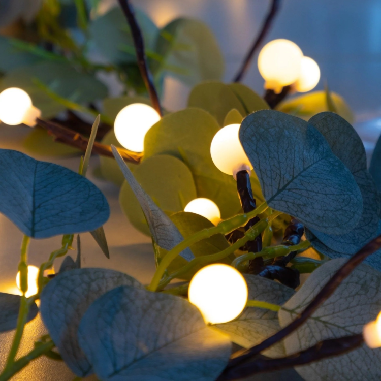 2521025NG BERRY & EUCALYPTUS GARLAND