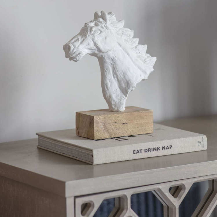 705085 CARVED HORSE