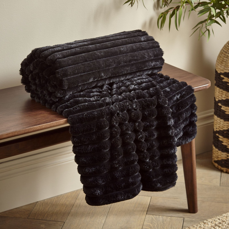 COSY RIBBED THROW BLACK LRG