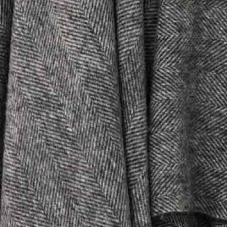 T0945/A10 HERRINGBONE/BLACK WHITE THROW